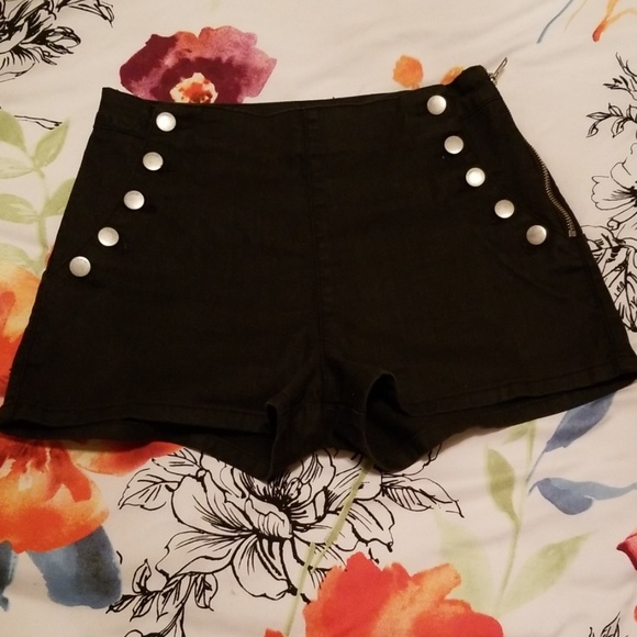 Guess Pants - Shorts